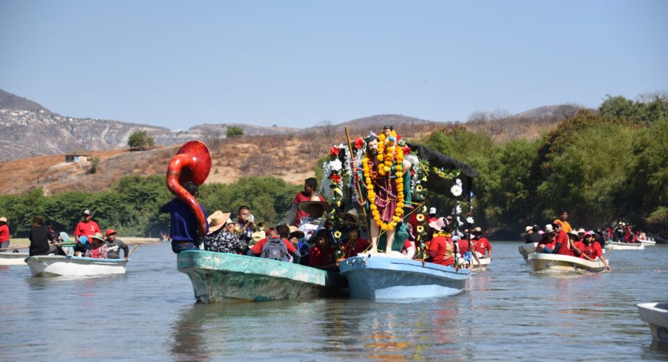 La Procesión por el Río Balsas de San Cristóbal; Santo Patrono de los Pescadores